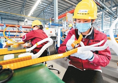 高新技术企业生产忙